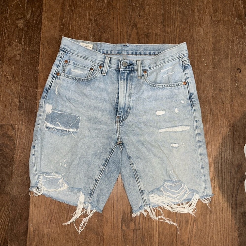 Levi’s Ripped Jean Short